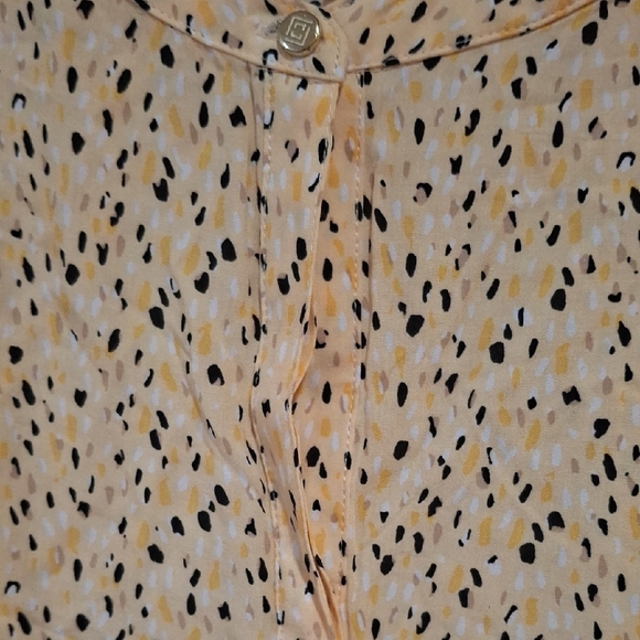 Liz Claiborne Cream Button Down Shirt with 3/4 Sleeves and Peter Pan Collar - Picture 3 of 7